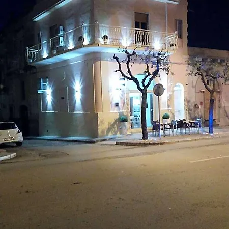 Miccoli Oda ve Kahvaltı 3*